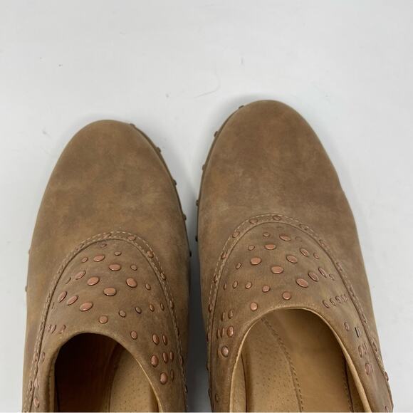 Sofft Tan Suede Nubuck leather copper stud heeled clogs mules neutral womens 9.5 - Picture 6 of 11